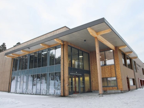 Nesbru Idrettshall massivtre ute Bygg.no